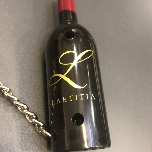 NWT Laetitia Bottle of Wine Keychain w/Light - Picture 4 of 10